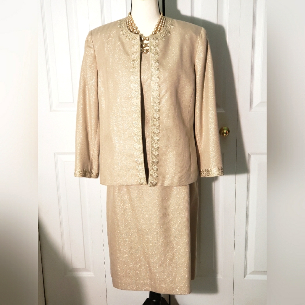 Kasper Elegant Champagne Color 3 Piece Suit Sz 14